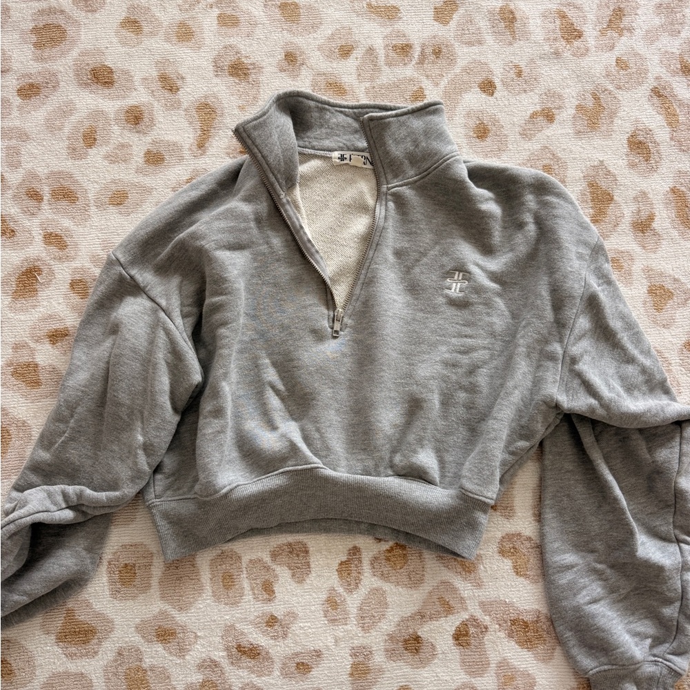 Eterne Light Gray Half-Zip Cropped Sweatshirt